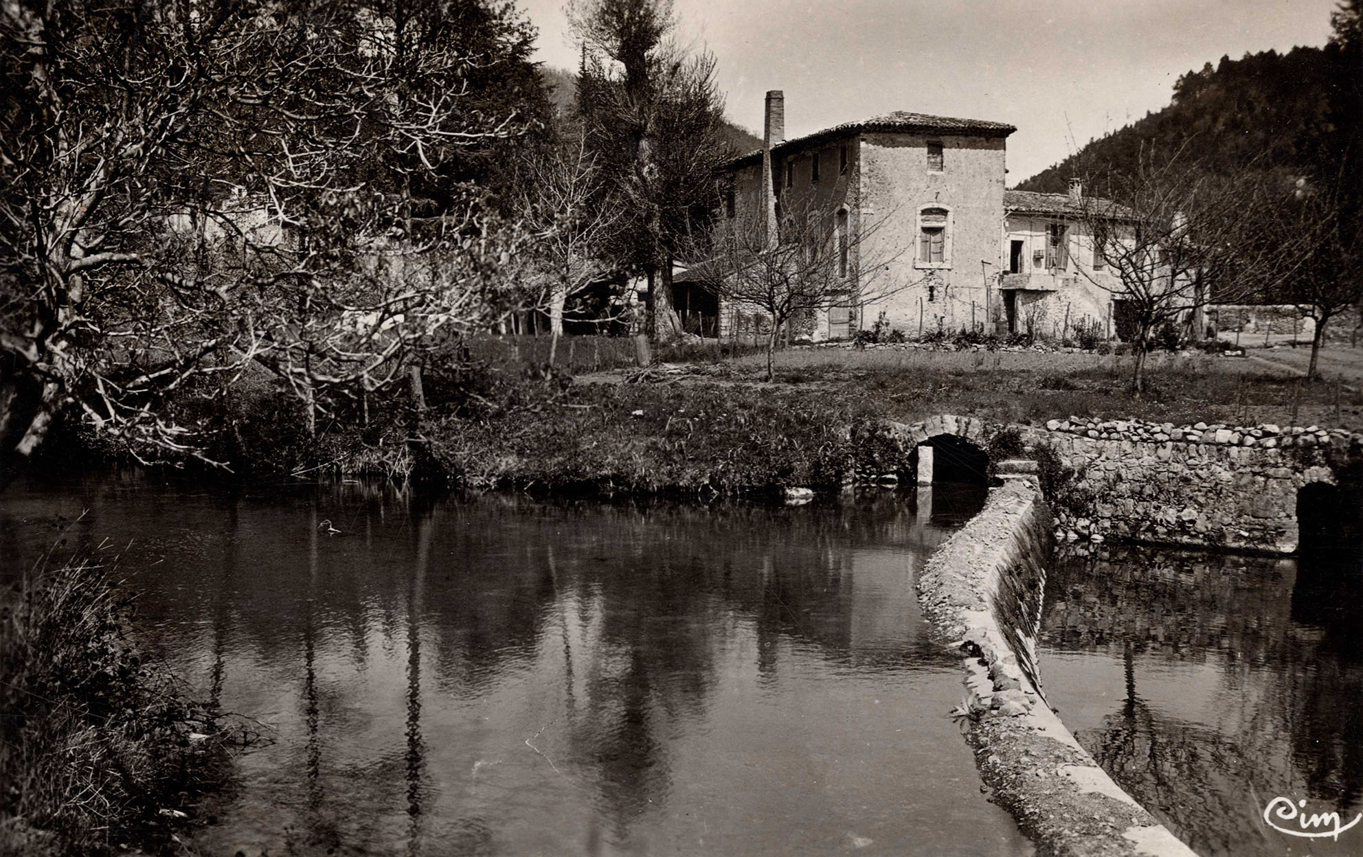 Le moulin de Figaret vu depuis la pansière du moulin d'Espaze.